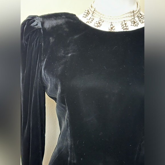 Renditions New York Vintage Black Velvet 80’s. Dress V Low Cut Back W Bow Sz 8 - Picture 4 of 16